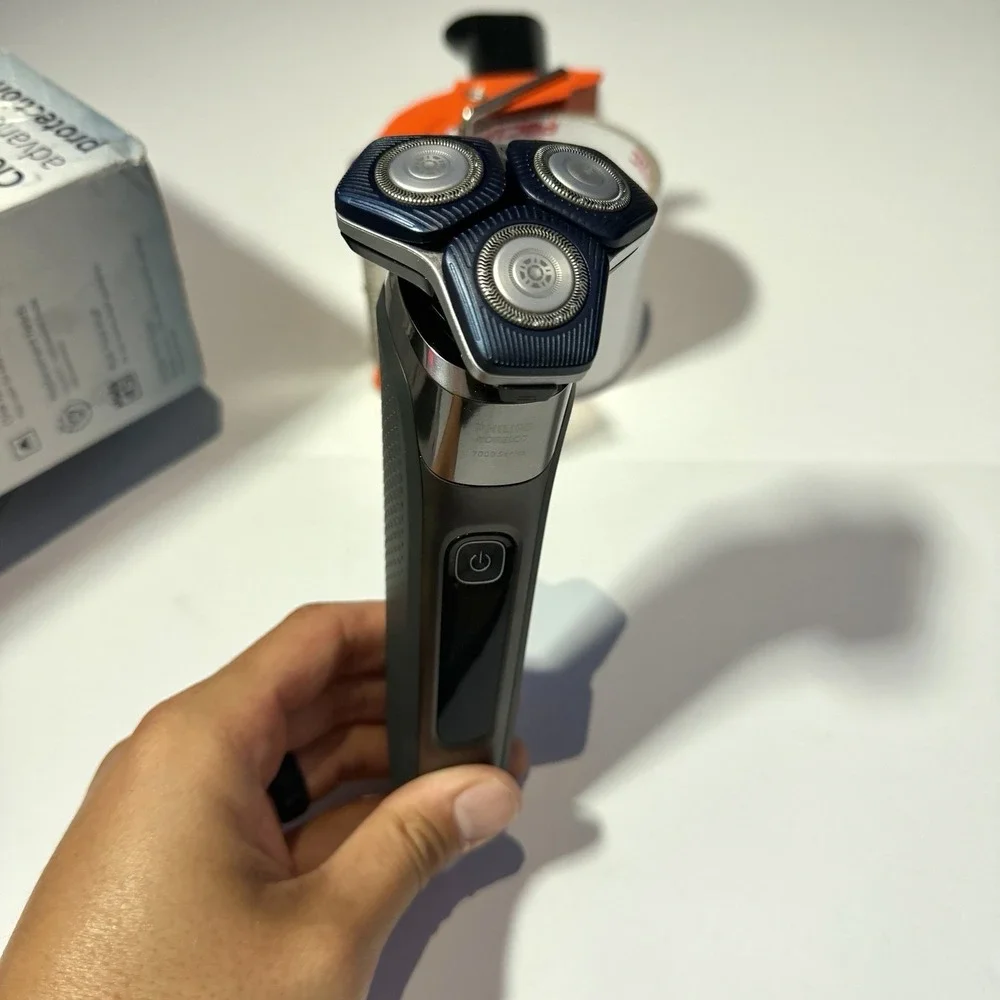 Philips Norelco 7200 Rechargeable Wet & Dry Electric Shaver S7887/82 w SenseiIQ